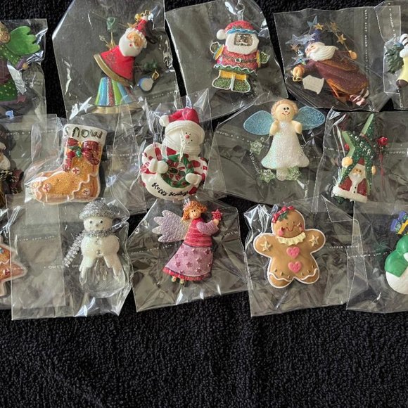 Various Christmas pins - Picture 3 of 4